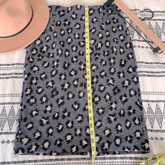 Ann Taylor Loft Leopard Pencil Skirt | Size: S | Color: Gray, Black & Beige - Picture 5 of 8